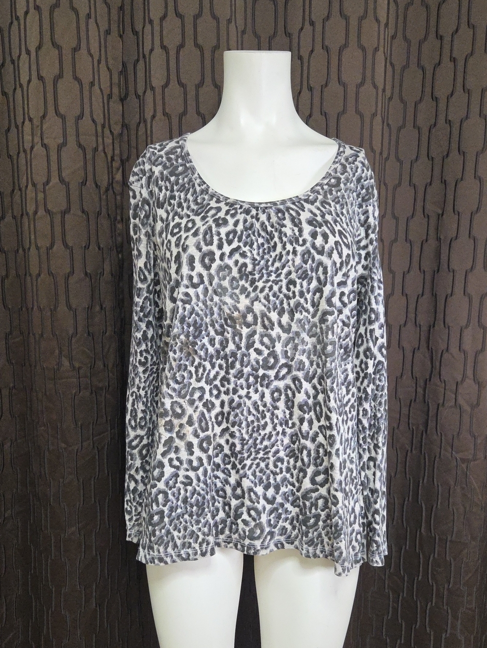 Just My Size Grey Leopard-Print Long Sleeve Scoop Neck Top
